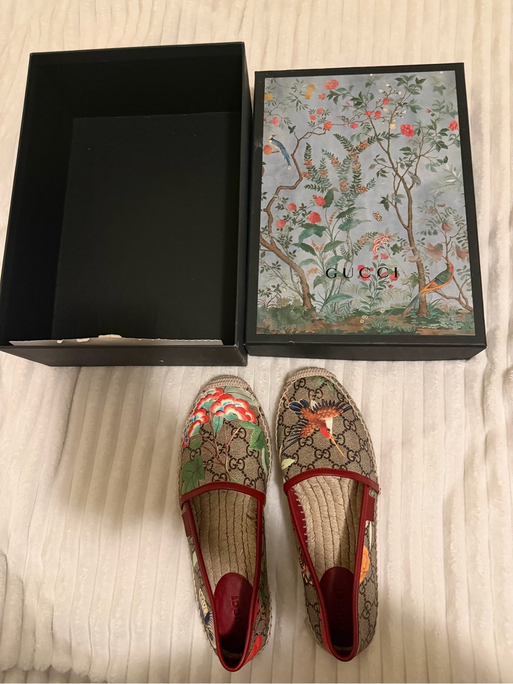 Gucci Beige GG Canvas Espadrilles with Red Trim and Multicolor Embroidery